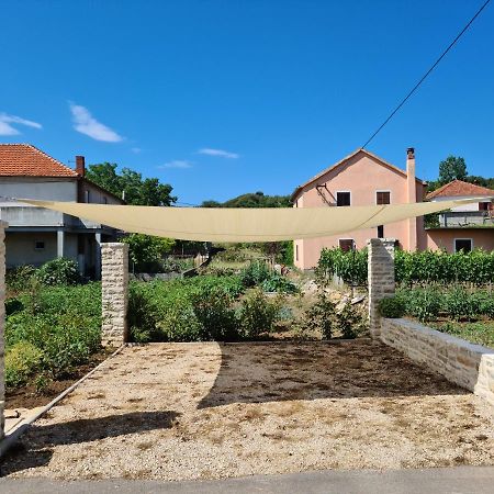 Holiday Home Lipa Nasa Nevidane Экстерьер фото