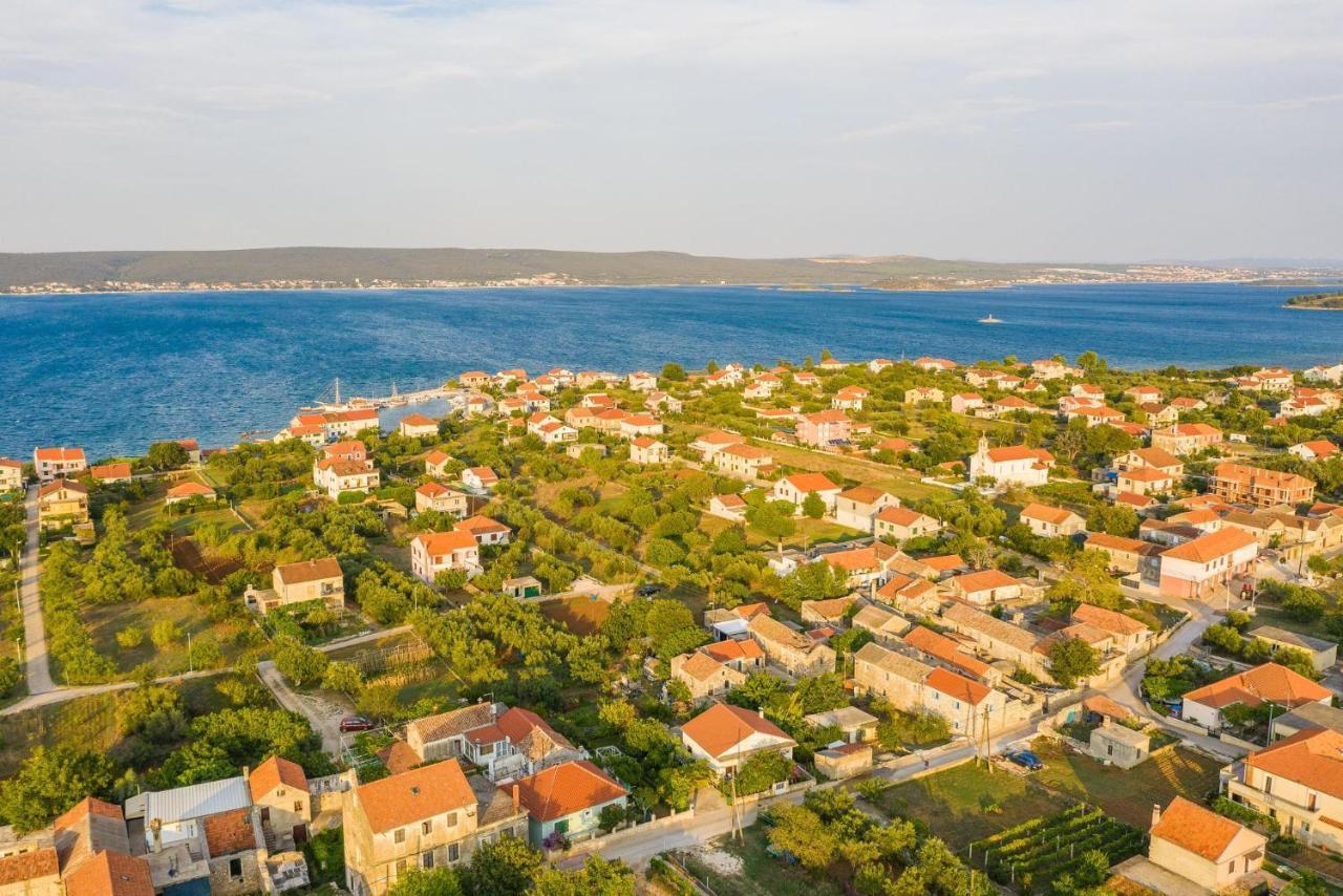 Holiday Home Lipa Nasa Nevidane Экстерьер фото