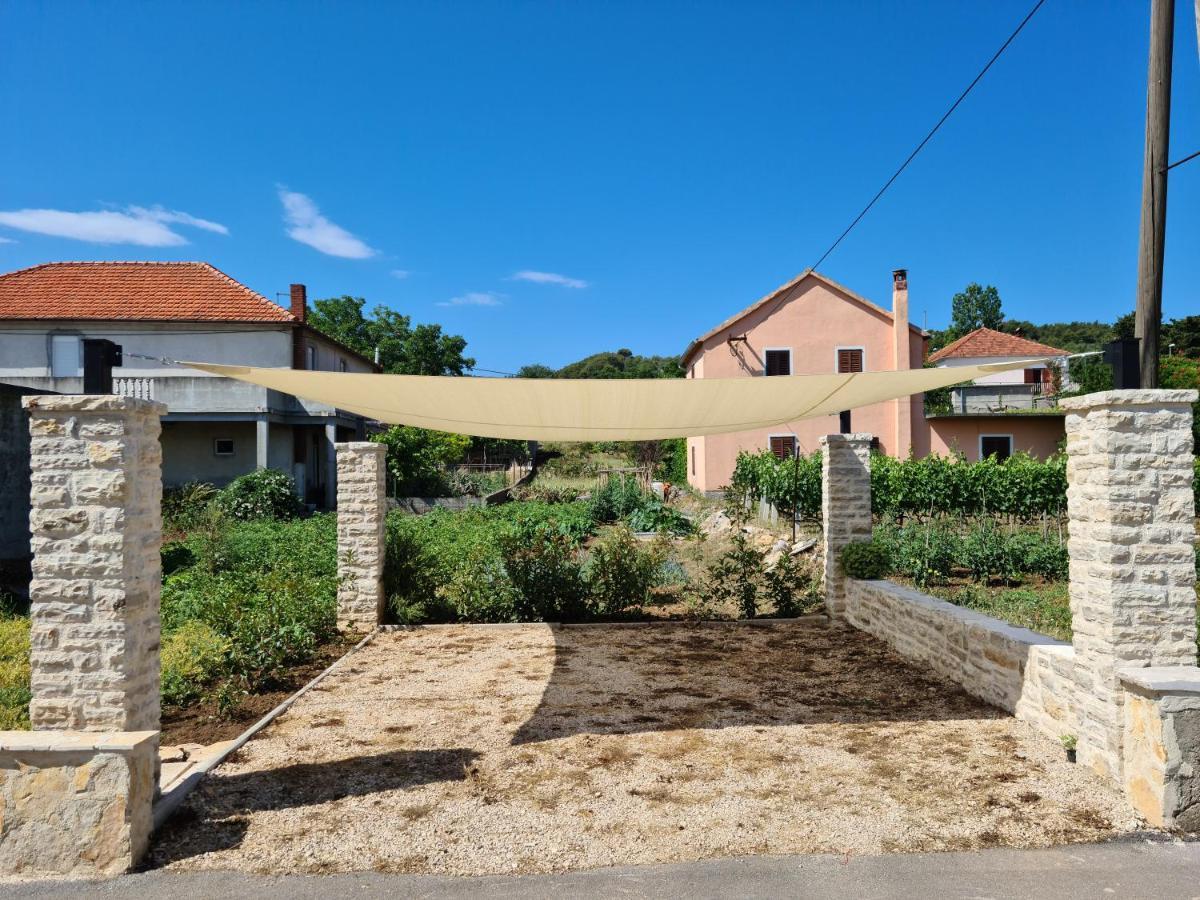 Holiday Home Lipa Nasa Nevidane Экстерьер фото